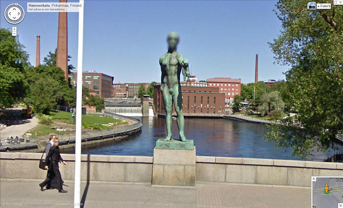 Ook gezichten van standbeelden zijn in google "geblurd"