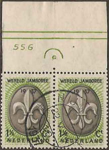 Postzegel met rand met plaatnummer