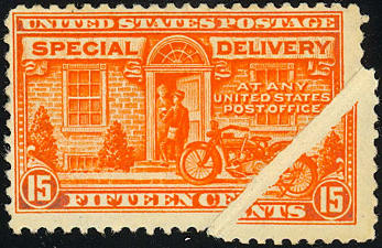 Voorbeeld van een postzegel met papiervouw tijdens drukken