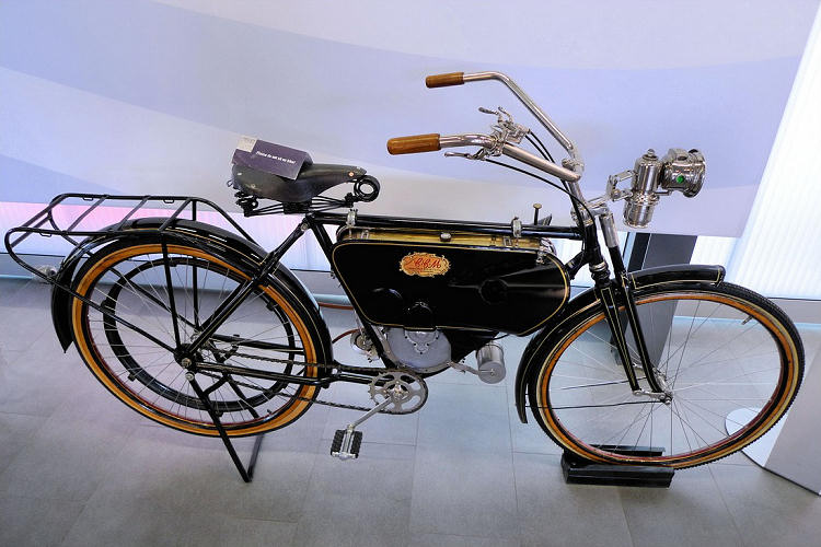 CCM motorfiets in het museum van Trev Deeley
