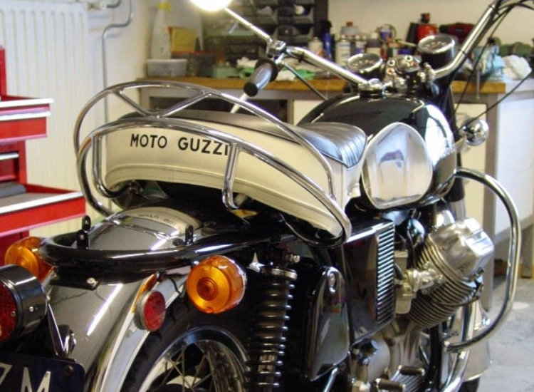 Moto Guzzi zweefzadel