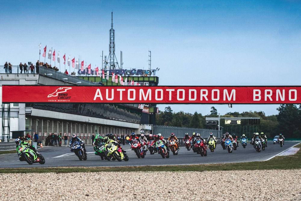 Impressie van een motorrace op het huidige circuit van Brno