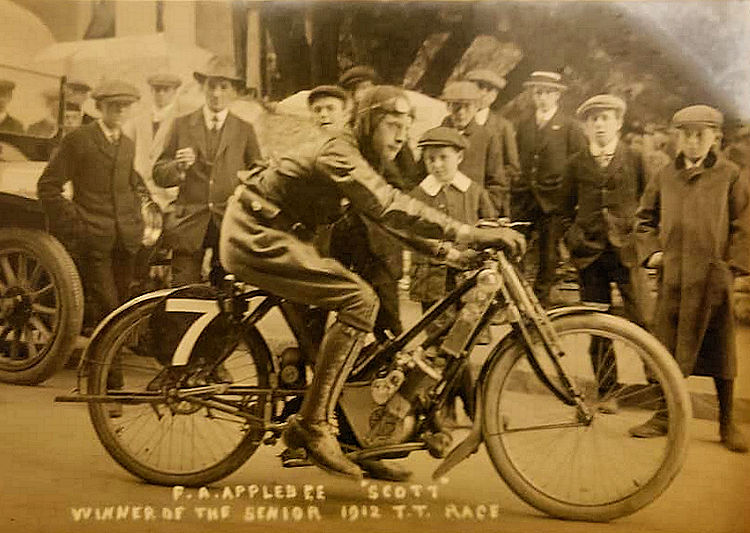 Postzegel met Manx TT-winnaar 1912 Frank Applebee op Scott