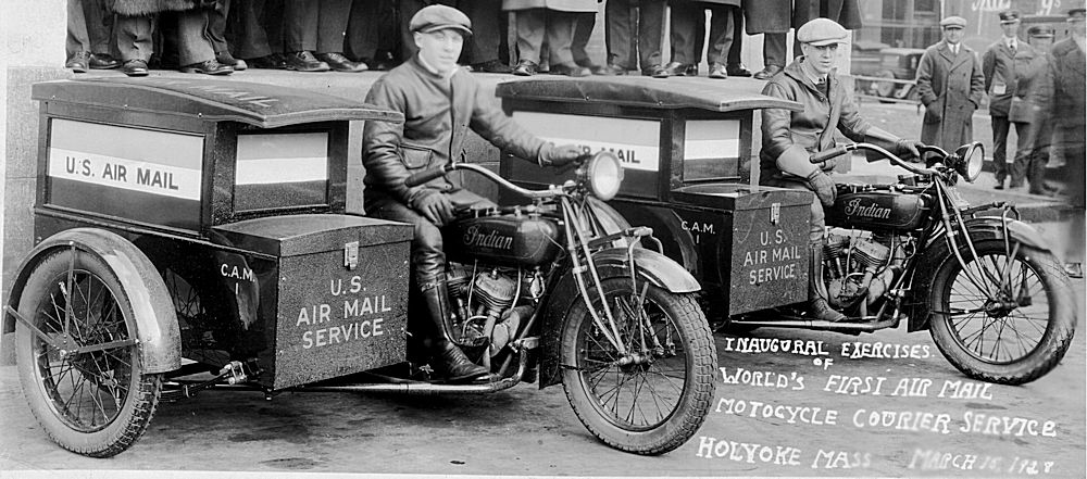 Motorkoeriers van 1e gecombineerde luchtpost - motor bezorgdienst