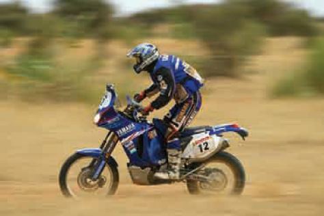 De 2-wielaangedreven Yamaha in actie in de Dakar rally