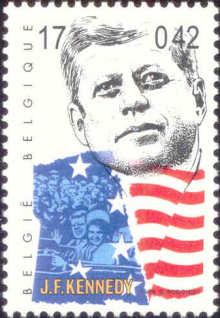 Postzegel België met JF Kennedy, op de achtergrond een motorrijder