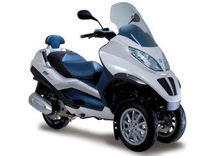 Piaggio 3-wielige scooter voor autorijbewijs